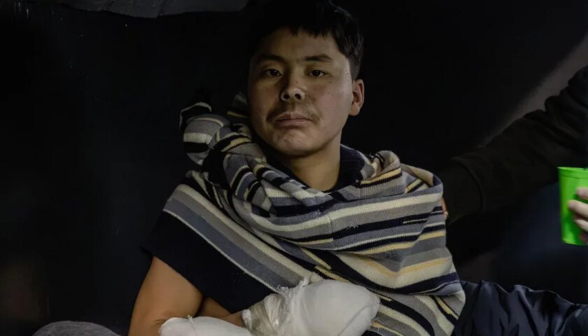 Az egyik elfogott észak-koreai katona azt állítja, feletteseitől úgy tudta, hogy kiképzésre küldik Oroszországba Az egyik elfogott észak-koreai katona azt állítja, feletteseitől úgy tudta, hogy kiképzésre küldik Oroszországba