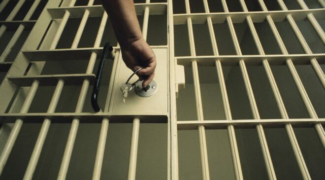Szilveszterkor szabadon engedte a rabokat a tökrészeg zambiai rendőr
