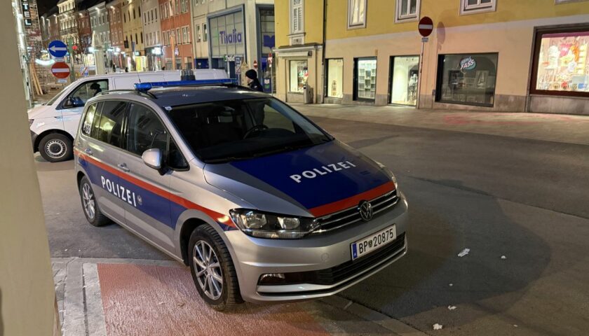 Öt embert késelt meg egy szíriai férfi Ausztriában, egy 14 éves fiú meghalt Öt embert késelt meg egy szíriai férfi Ausztriában, egy 14 éves fiú meghalt