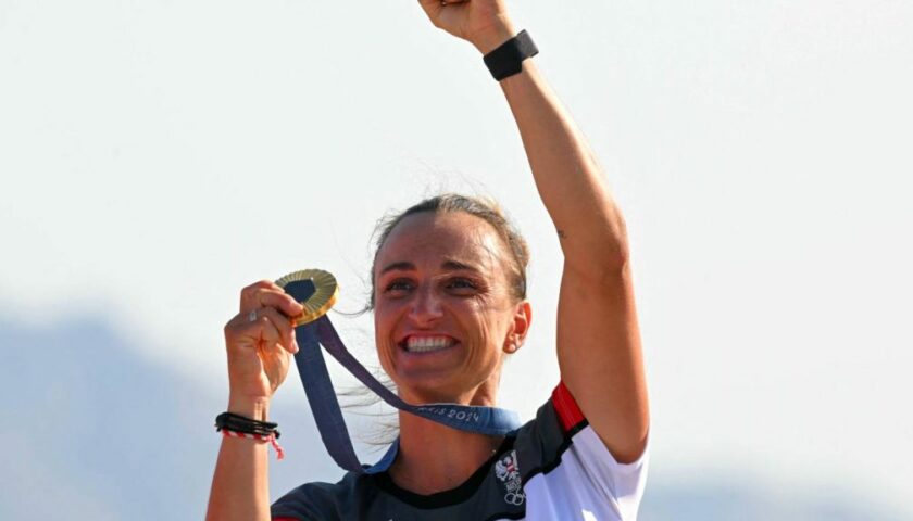 „Amikor emberek élete forog kockán, akkor rájössz, mi az igazi nyomás” – orvosként kell helyt állnia az olimpiai bajnok vitorlázónak „Amikor emberek élete forog kockán, akkor rájössz, mi az igazi nyomás” – orvosként kell helyt állnia az olimpiai bajnok vitorlázónak