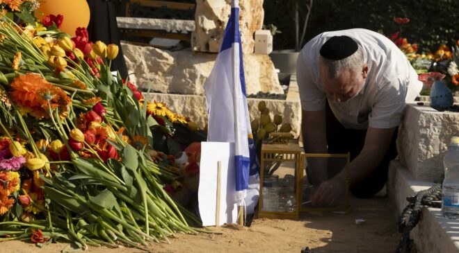 Izrael döntés előtt: Megpróbálják azonosítani vagy inkább eltemetnek 350 zsáknyi emberi maradványt