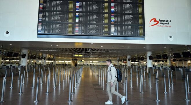 Bombariadó a belgiumi Charleroi repülőtéren, minden járatot felfüggesztettek
