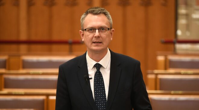 Kedden ukrán csalókra figyelmeztetett Orbán, csütörtökön már arról írt Rétvári, hogy lecsaptak rájuk