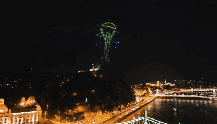 Mit ünnepelnek most ennyi drónnal Budapest felett? Mit ünnepelnek most ennyi drónnal Budapest felett?