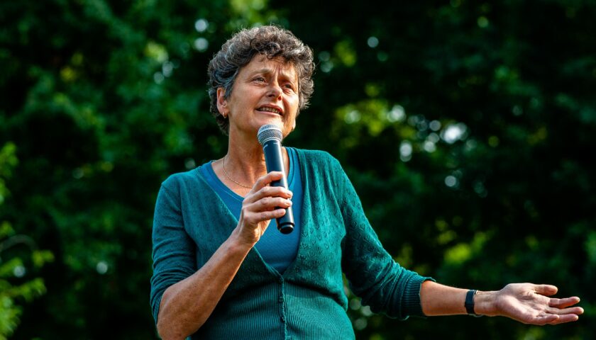 Nem lett óvatosabb a férfi, aki hagyta, hogy megegye egy kígyó Nem lett óvatosabb a férfi, aki hagyta, hogy megegye egy kígyó