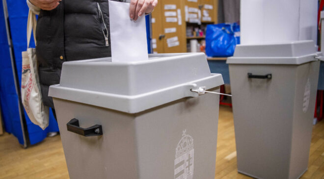 Népszavazás lehet arról, hogy munkaszüneti nap legyen december 24.