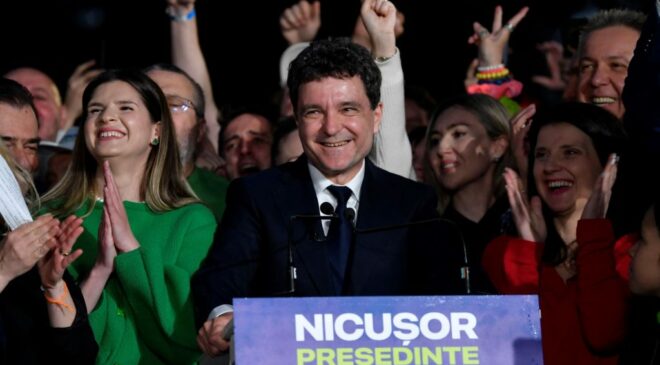 Nicusor Dan nyerte a romániai elnökválasztást