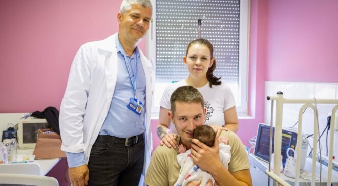 Nyitott hasfallal született újszülöttön végeztek sikeres műtéteket a szegeti gyermekklinikán