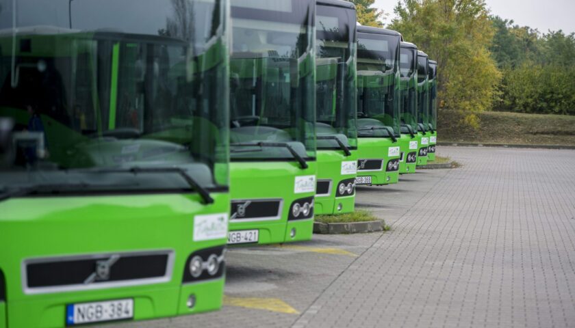 A felmentő ítélet után most öt év börtönt kaptak a pécsi buszos csalás vádlottjai A felmentő ítélet után most öt év börtönt kaptak a pécsi buszos csalás vádlottjai