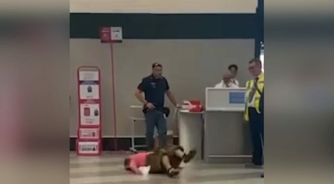 A földön fetrengve üvöltött egy nő a milánói reptéren miután közölték vele, hogy túl nehéz a csomagja