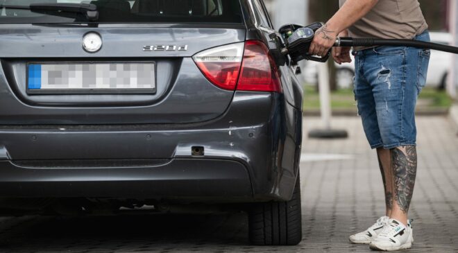 Kedd után szerdán is drágulnak az üzemanyagok