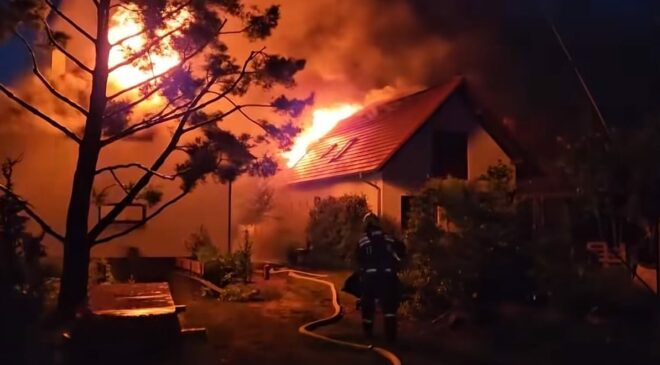 Két egymás mellett álló házba csapott villám Budakeszin