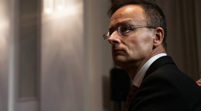 Közvetlen elnökválasztás: Szijjártó Péter showelemnek tartja