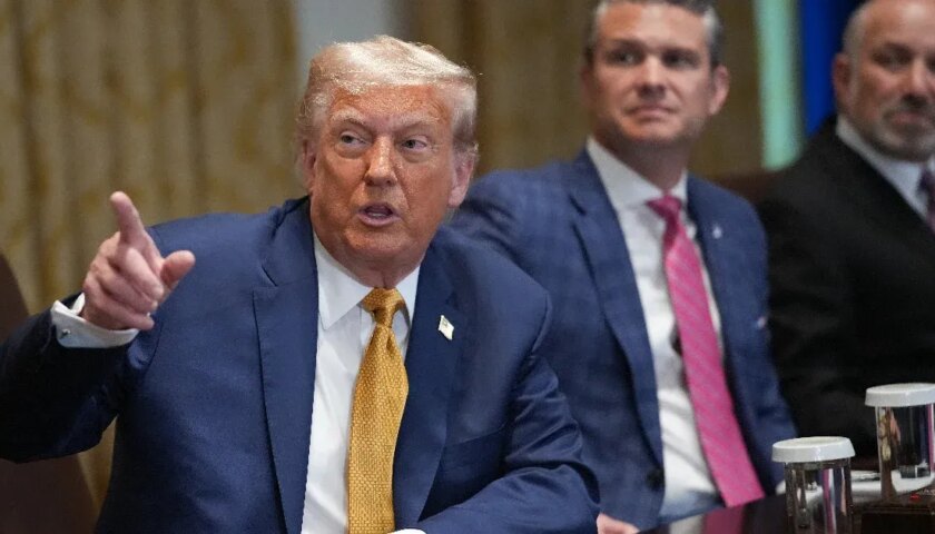 Donald Trump egy 2024-es hangfelvételen azt állítja, Moszkva lebombázásával fenyegette Putyint Donald Trump egy 2024-es hangfelvételen azt állítja, Moszkva lebombázásával fenyegette Putyint