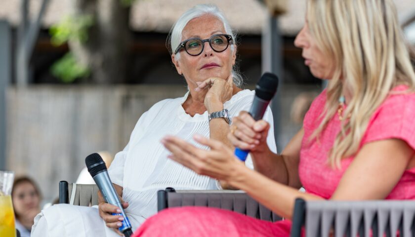 Pataki Ági 40 éves ruhában érkezett a divatbemutatóra Pataki Ági 40 éves ruhában érkezett a divatbemutatóra