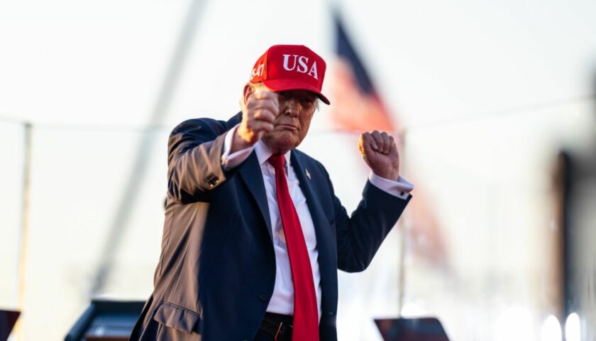 Reagált a Kreml, miután Donald Trump Moszkva szétbombázásával fenyegetőzött egy hangfelvétel szerint Reagált a Kreml, miután Donald Trump Moszkva szétbombázásával fenyegetőzött egy hangfelvétel szerint